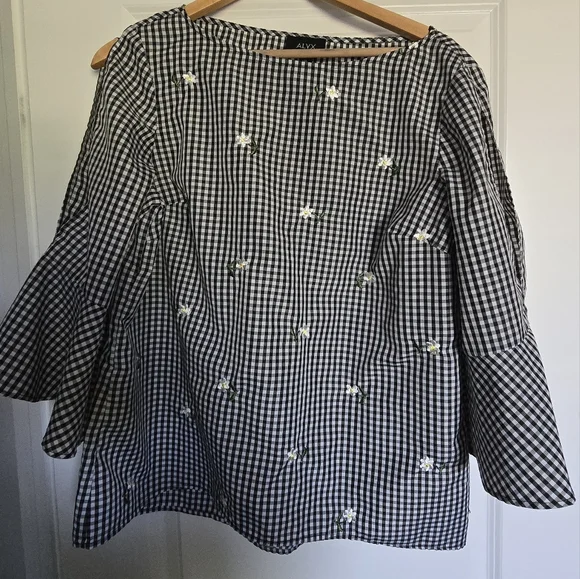 XL peek shoulder top by Alyx - Picture 6 of 6